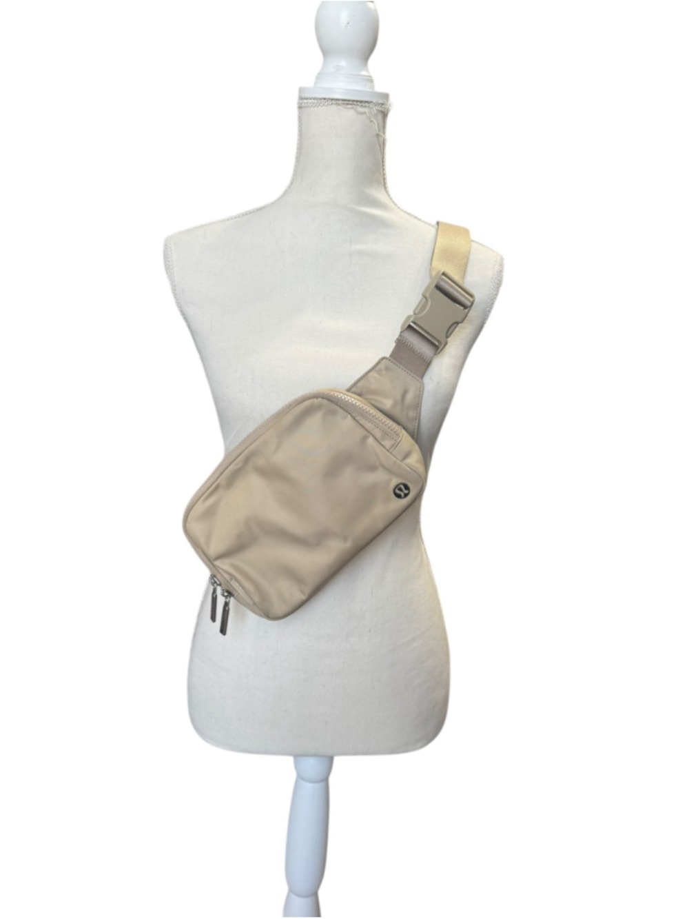 Lululemon Everywhere Belt Bag Large 2L - Trench